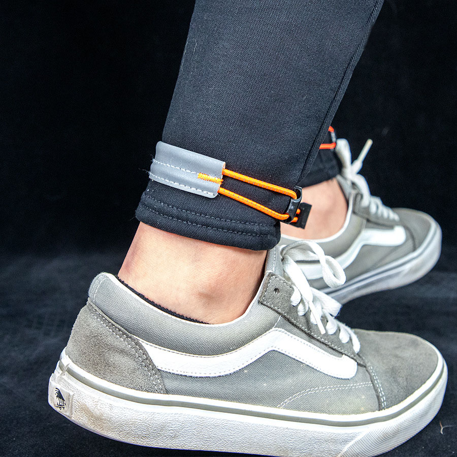 Mountain Biking Pants - สายรัดขาแบบยืดหยุ่นสะท้อนแสงสำหรับปั่นจักรยาน ปรับได้ ใช้กับขอบกางเกงจักรยาน สำหรับปั่นจักรยานเสือหมอบและเสือภูเขา อุปกรณ์เพื่อความปลอดภัยในการขับขี่